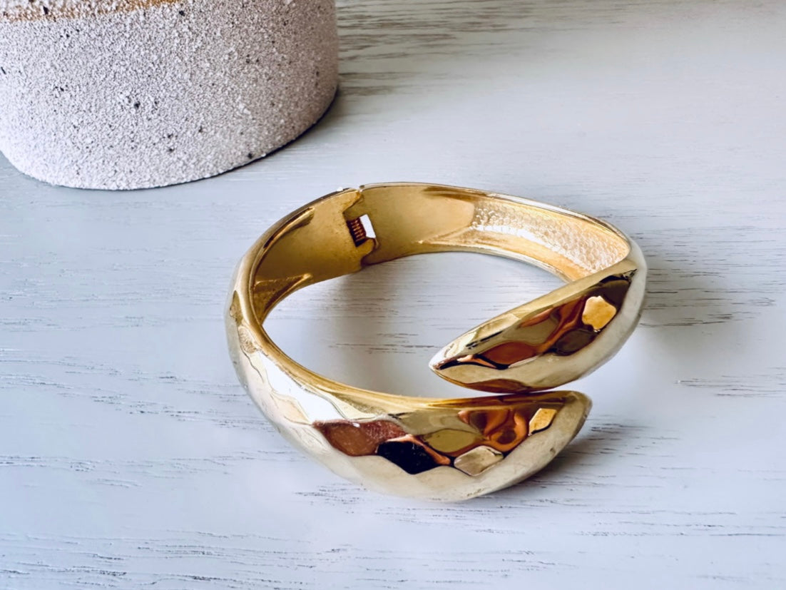 Vintage Gold Bracelet, Snake Style 1970s Gold Hinged Clamper Bracelet, 70s Vintage Bracelet, Textured Clamp Bracelet