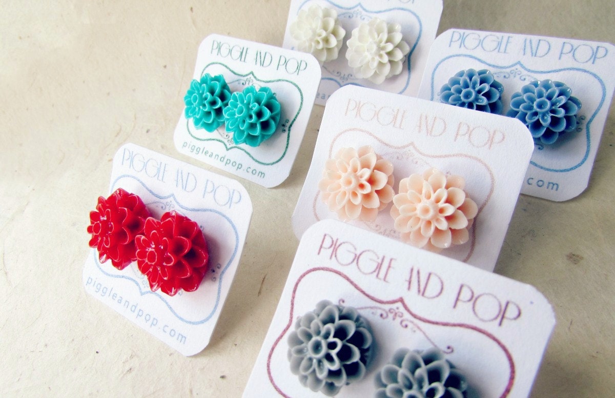 Red Flower Earrings, Red Stud Earrings, Flower Stud Earrings, Bright Red Studs, Cabochon Earrings, Resin Flower Earring, Cute Stud Earrings