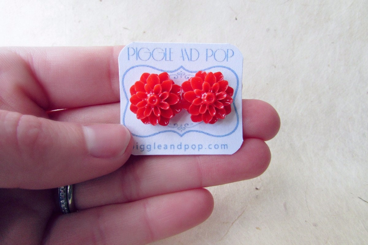 Red Flower Earrings, Red Stud Earrings, Flower Stud Earrings, Bright Red Studs, Cabochon Earrings, Resin Flower Earring, Cute Stud Earrings