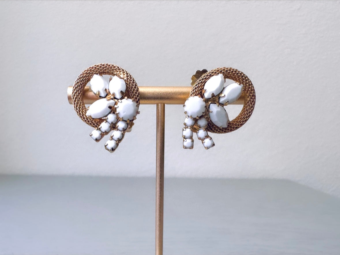 Milk Glass Earrings, 1960s Vintage Earrings, Dramatic White and Gold Bridal Clip-on Earrings, 1960s Gold Mesh Elegant Bridal Earrings