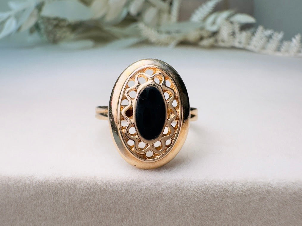Vintage 1970s Ring, Black and Gold 1979 Sarah Coventry Jet Filigree Ring, Shiny Gold Filigree Oval Ring with Faux Onyx Enamel Center, Size 7