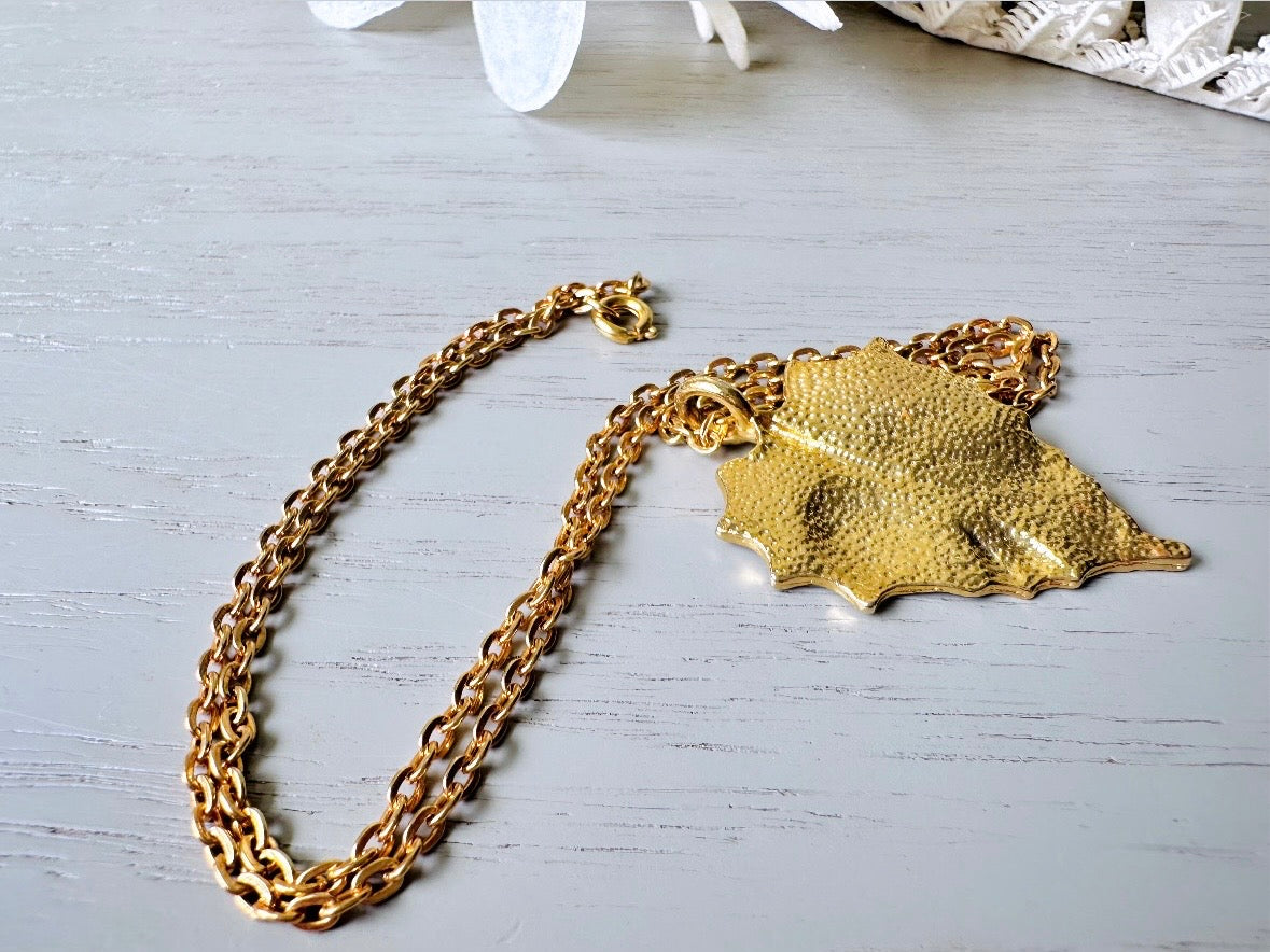 Gold Leaf Necklace, Vintage Gold Leaf Pendant Necklace, Romantic VTG 70s Gold Chain Necklace, Layering Necklace, Beautiful Gifts for Her