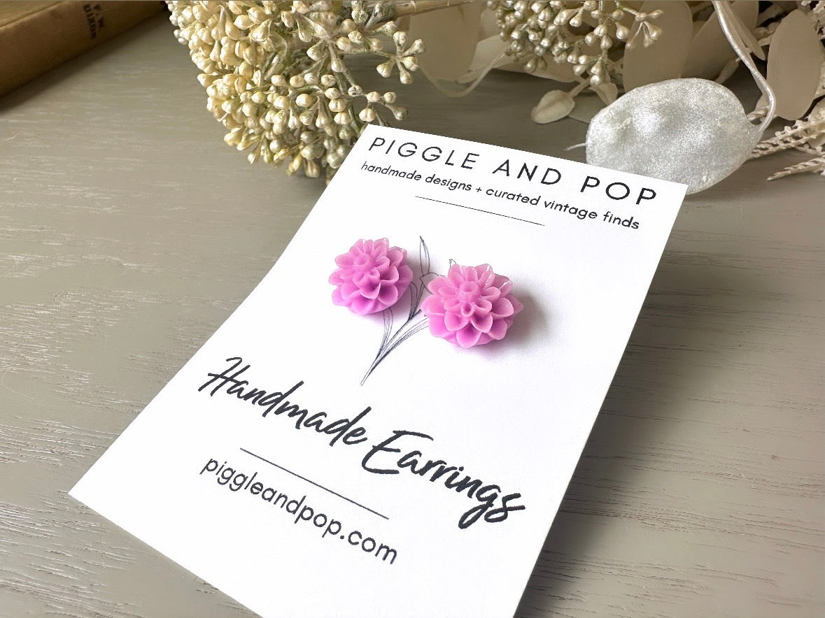 Light Purple Flower Chrysanthemum Earrings, Resin Flower Stud Earrings, Big Earring Studs in Pretty Lilac Cute Floral Hypoallergenic Earring FSE1c