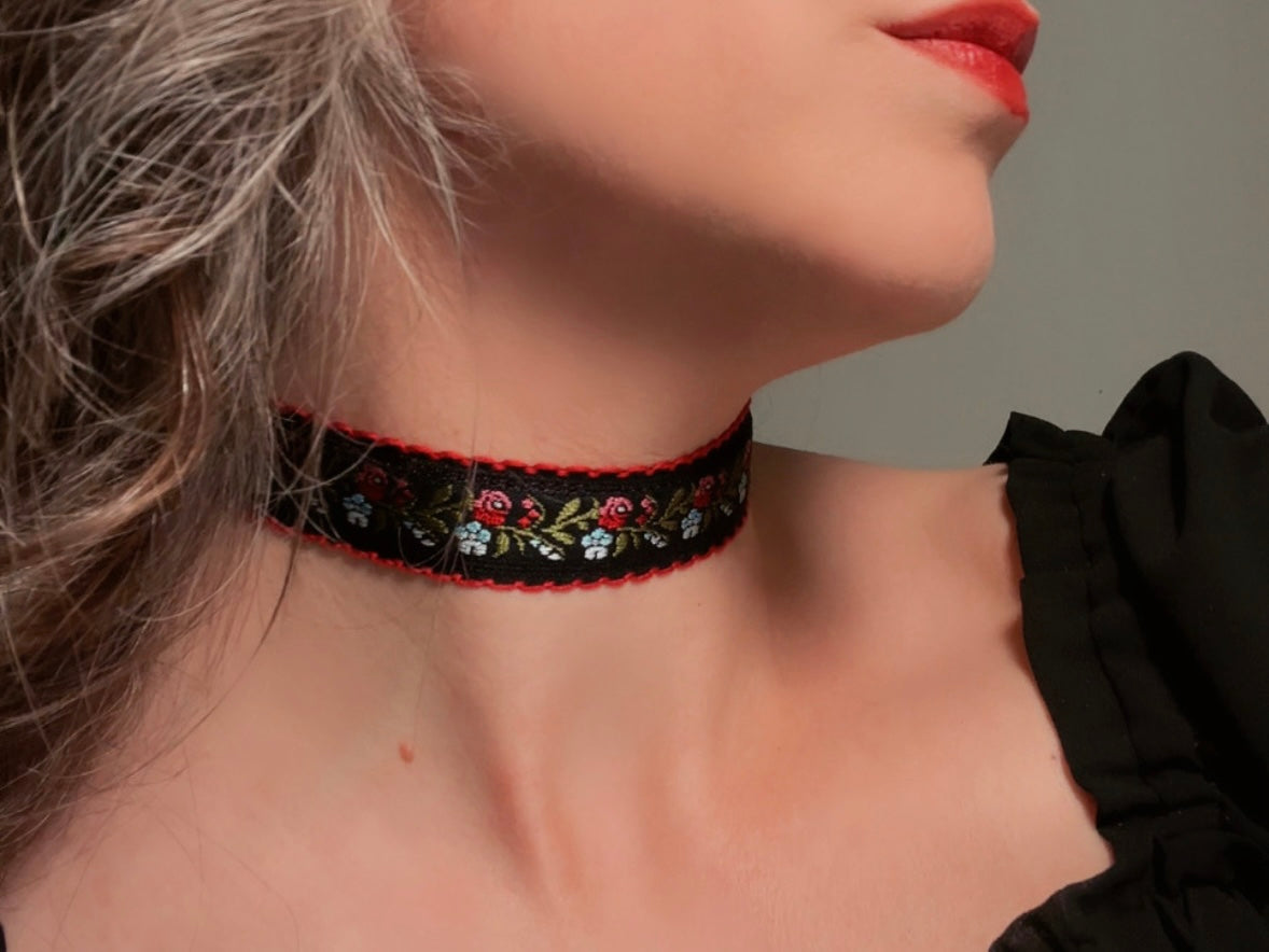 Vintage Flower Choker, Handmade Double Sided Reversible Black Velvet Necklace with Victorian Rose and Forget-me-nots Jacquard Ribbon