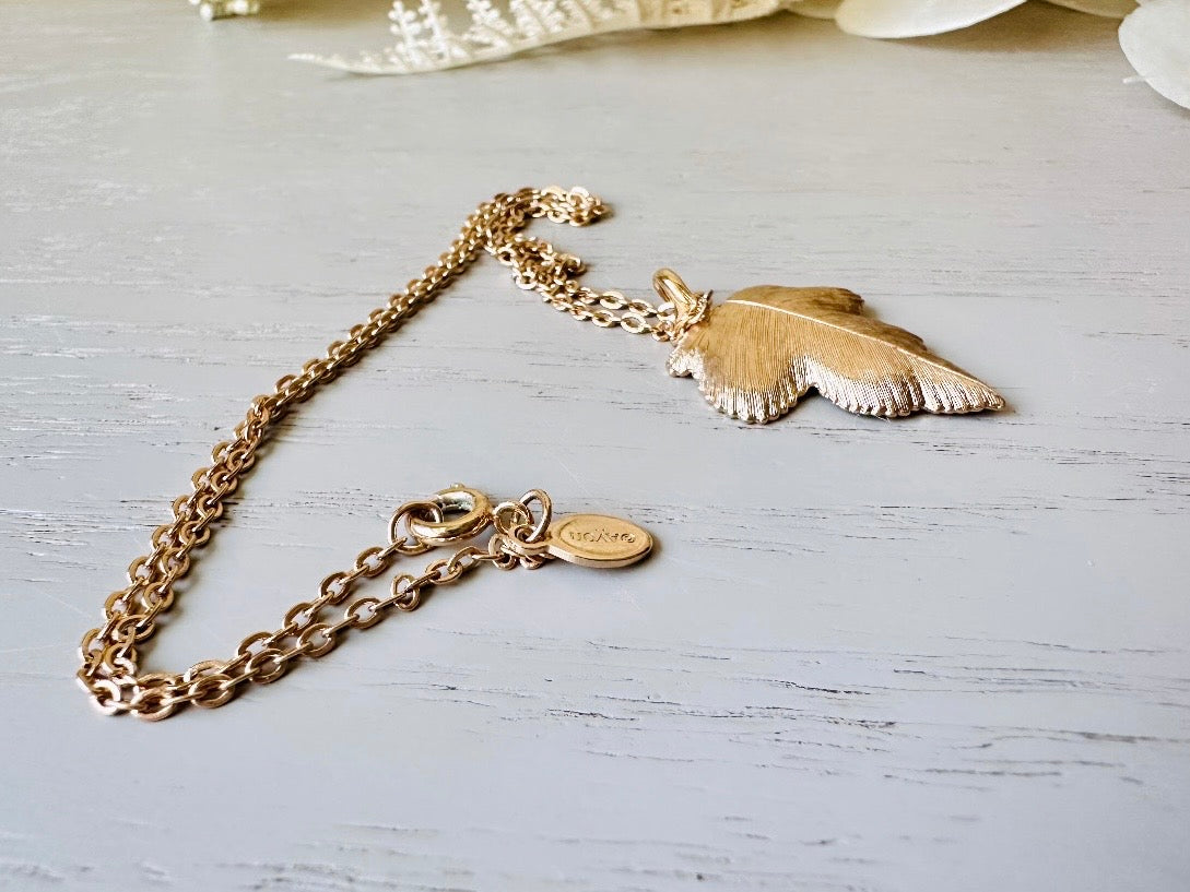 Gold Leaf Necklace, 1978 Vintage Gold Avon Necklace, Gold Leaf Pendant Necklace with Rhinestone, Romantic VTG 70s Gold Chain Necklace, Radiant Leaf Pendant Necklace from Piggle and Pop