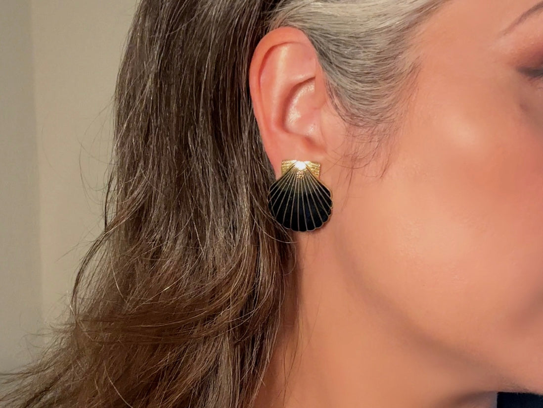 Vintage Black Shell Earrings, Gold Scallop Shaped Cloisonné Earrings, Black Enamel 80's Clip On Earrings, Whimsical Beach Summer Jewelry