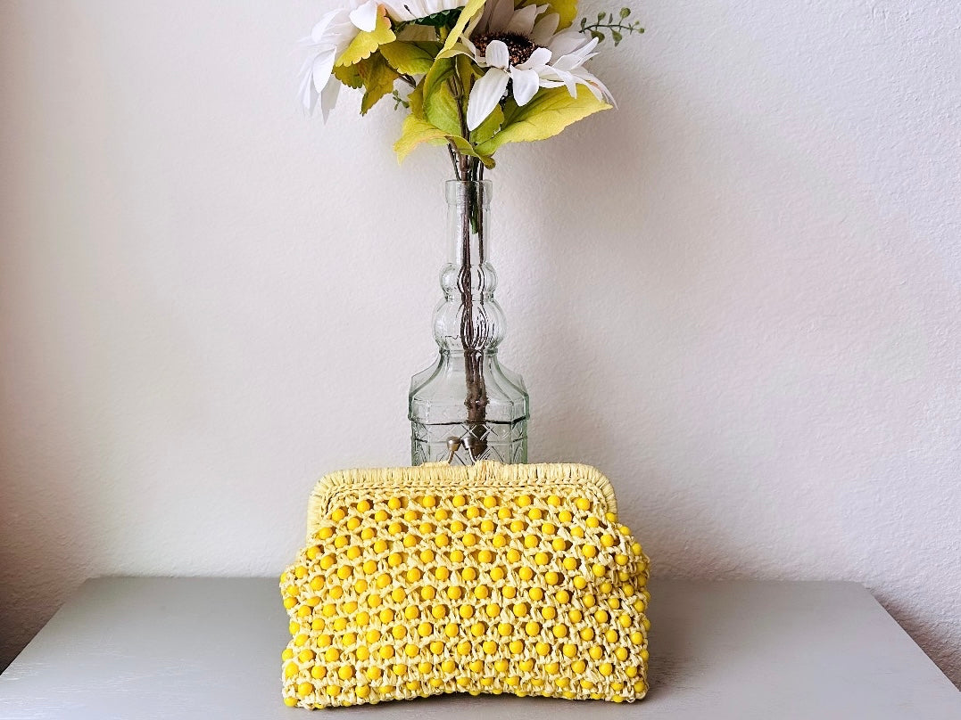 Vintage Yellow Handbag, '50s Clutch in Canary Yellow, Beaded Straw Kiss Lock Clutch with Retro Floral Cotton Lining, 1950s Fashion