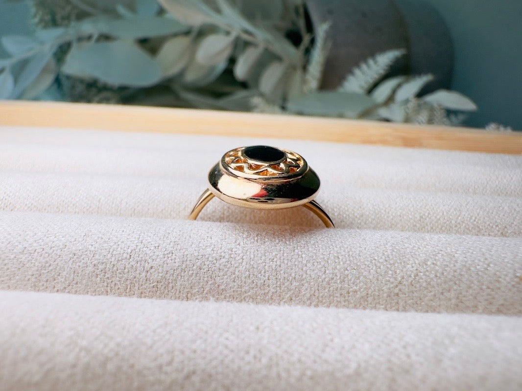 Vintage 1970s Ring, Black and Gold 1979 Sarah Coventry Jet Filigree Ring, Shiny Gold Filigree Oval Ring with Faux Onyx Enamel Center, Size 7