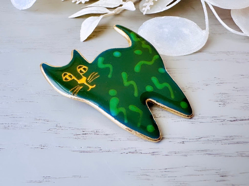 Vintage Cat Brooch, Big Green Cat Pin, Gold Trimmed Green Enamel 1980s Vintage Kitty Cat Broach Pin, Quirky Animal Brooch Cat Lover Gift