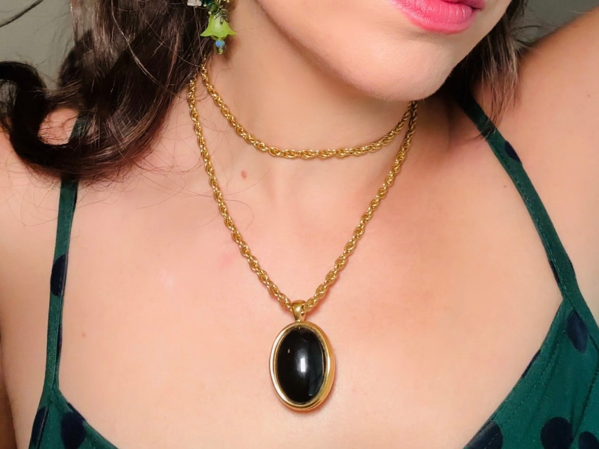 Vintage Onyx Necklace, 80s Designer Trifari Gold Necklace w Large Black Stone Pendant, Long or Doubled  Up, Authentic 1980s Trifari Necklace from Piggle and Pop