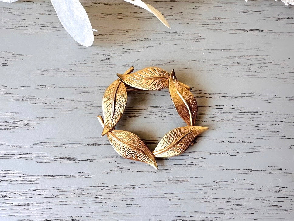 Gold Leaf Brooch, Fall Fashion Vintage Brooch Brushed Gold Wreath of Leaves Pin, Pretty Jacket Embellishment, Classic Gold Lapel Accent