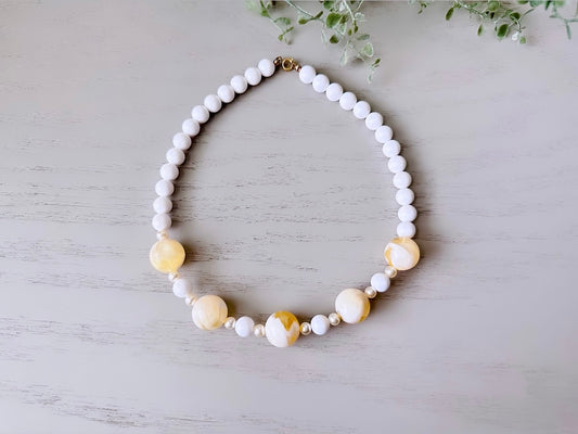 Beaded Acrylic Necklace, Classic Vintage Bead Necklace, Faux Pearl, White and Marbled Gold Necklace, Pretty Neutral Vintage Jewelry
