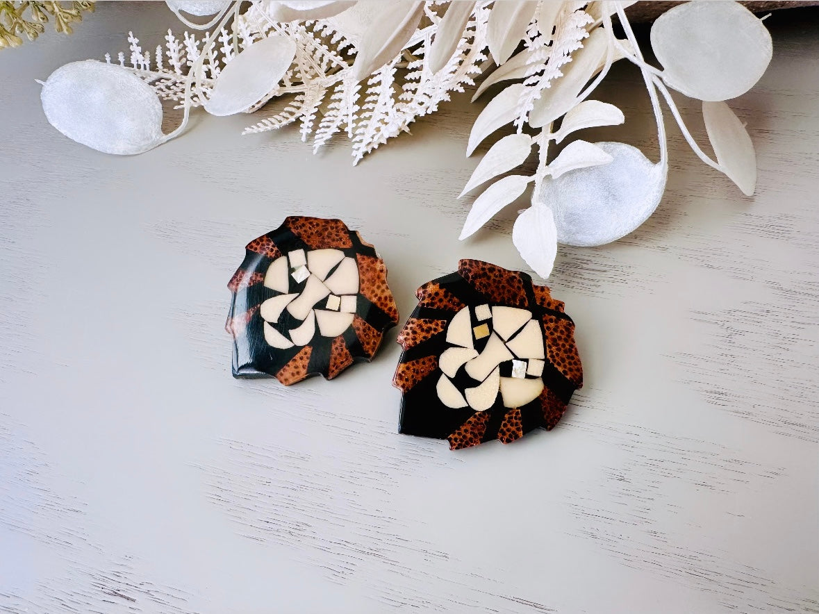Lee Sands Lion Earrings, Coconut Wood Mother of Pearl Vintage Earrings, Black and Brown Lion Face Mosaic Vintage Leo 1980s Clip On Earrings