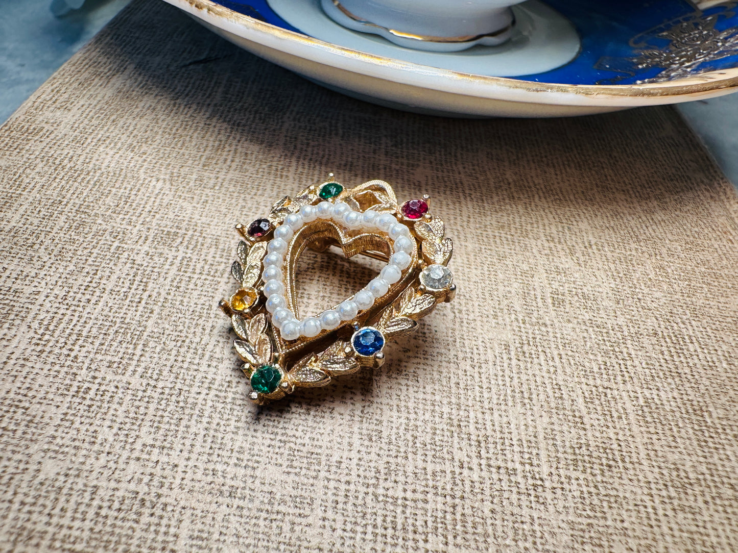 Vintage Heart Brooch, Bridgerton Inspired Romantic Regency Era Cottagecore Gold Heart Pin with Pearls and Rhinestones in Red Green and Blue