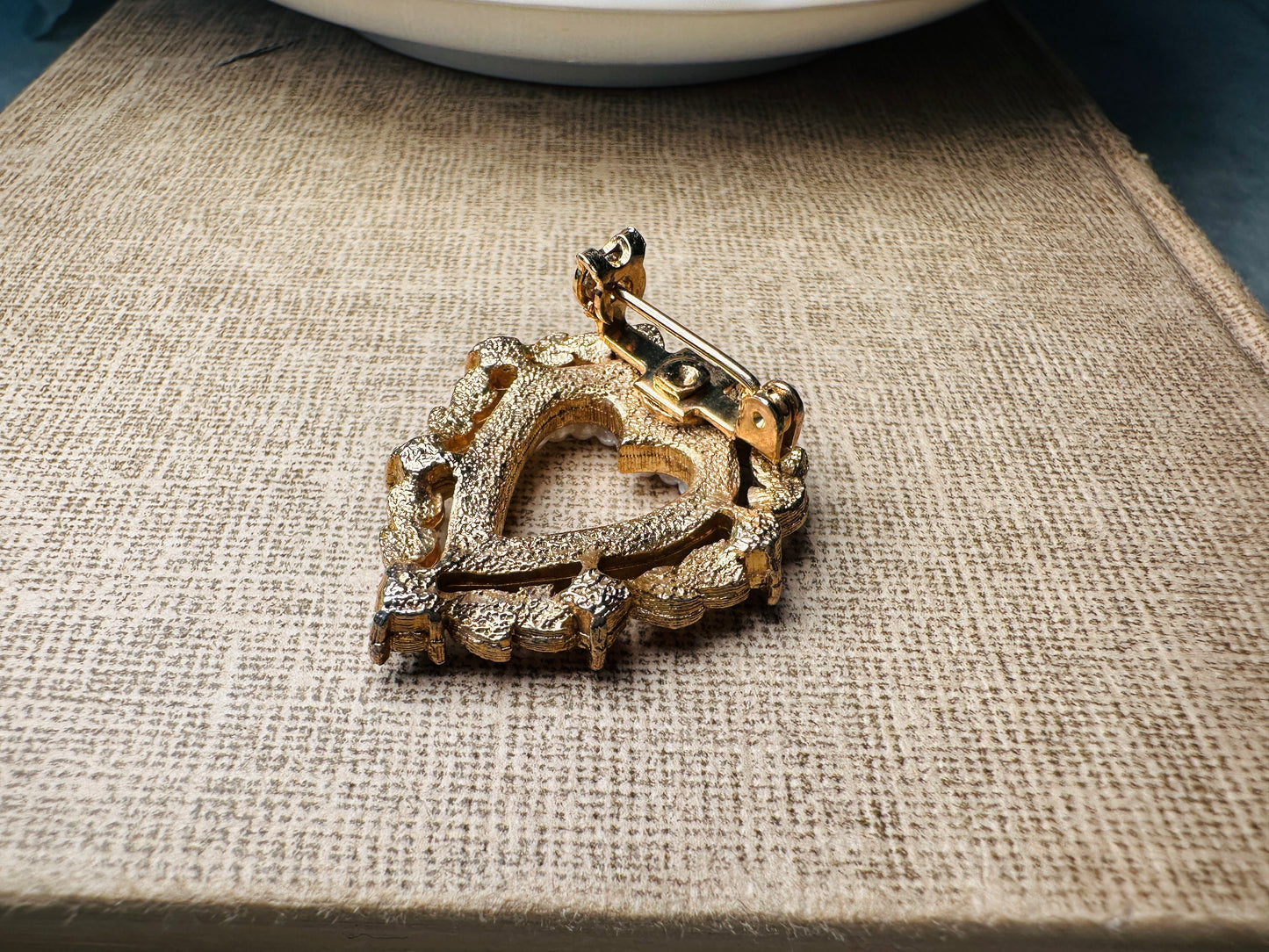 Vintage Heart Brooch, Bridgerton Inspired Romantic Regency Era Cottagecore Gold Heart Pin with Pearls and Rhinestones in Red Green and Blue