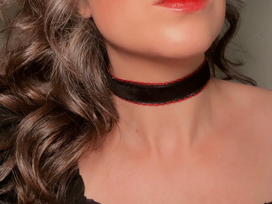 Vintage Flower Choker, Handmade Double Sided Reversible Black Velvet Necklace with Victorian Rose and Forget-me-nots Jacquard Ribbon