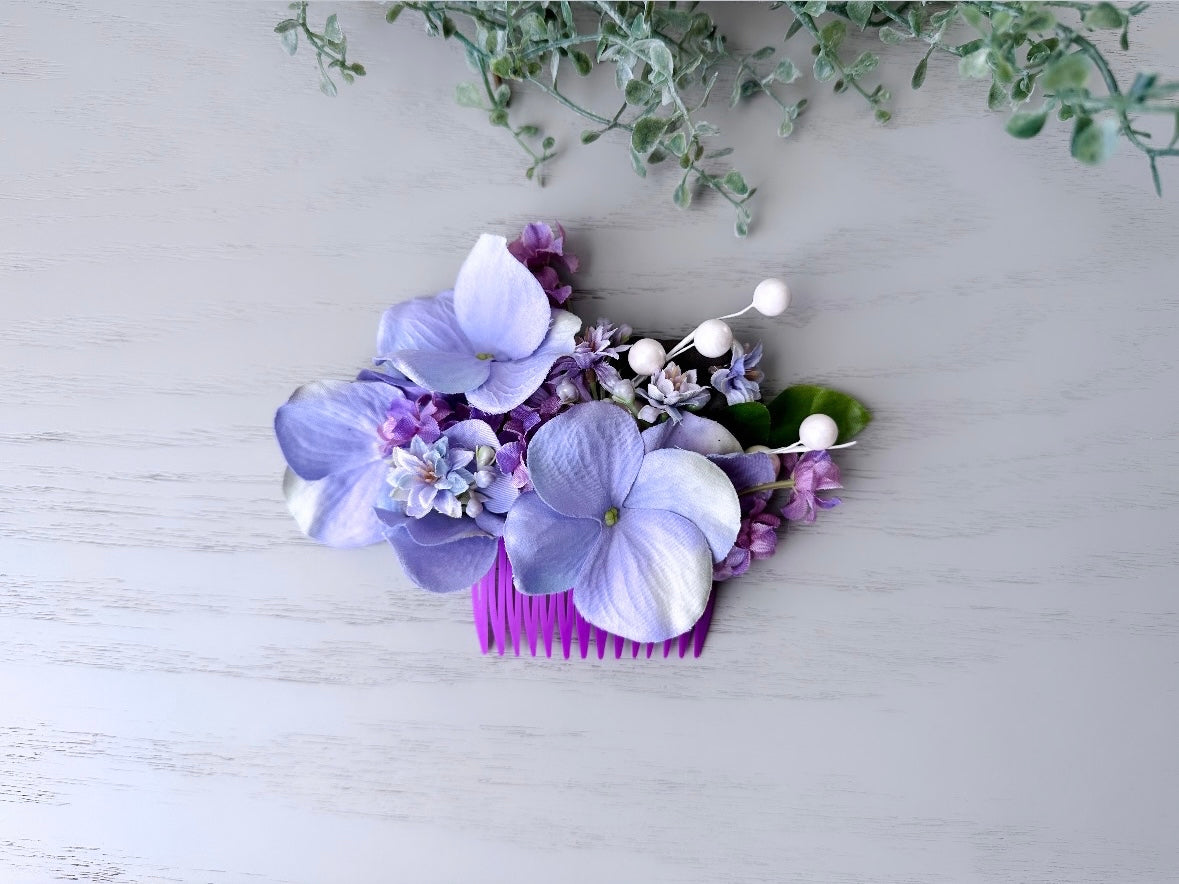 Purple Flower Hair Comb, Gorgeous Spring Bride Hair Comb, Bridal Hair Flowers, Dreamy Floral Wedding Comb, Lilac Floral Hair Accessory