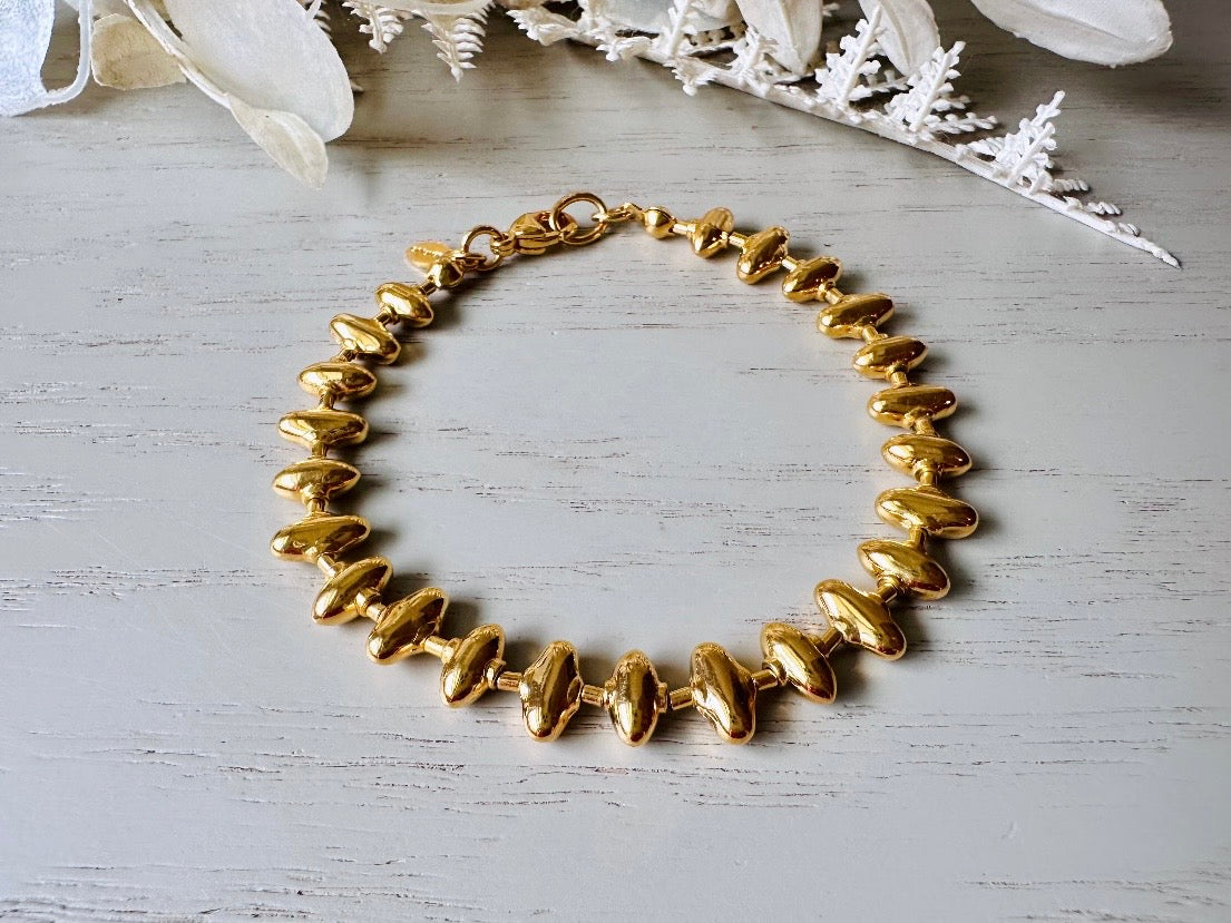 1970s Gold Signed Monet Vintage Designer Sawtooth Bracelet top view
