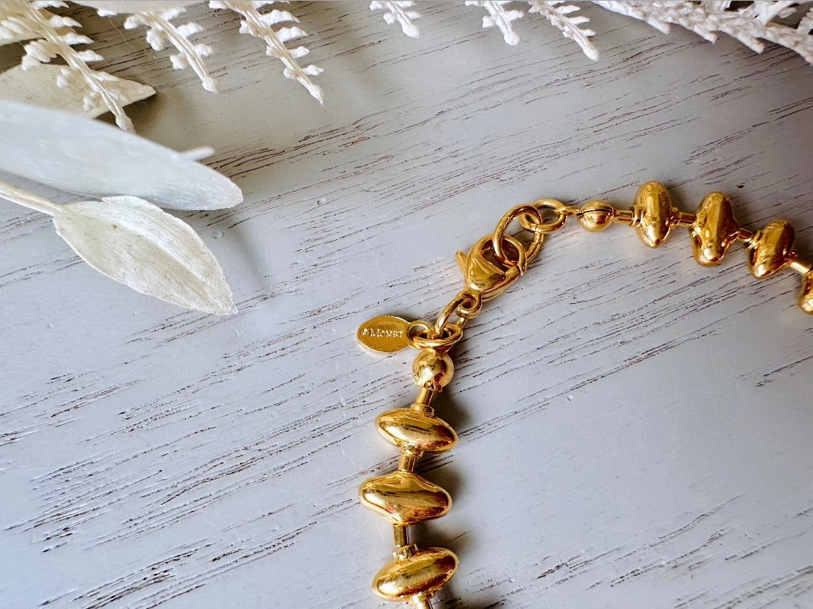 1970s Gold Signed Monet Vintage Designer Sawtooth Bracelet clasp close up