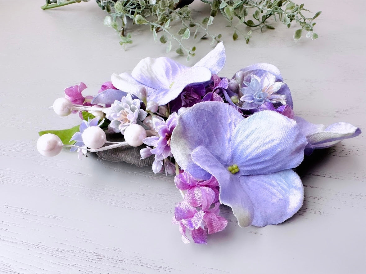 Purple Flower Hair Comb, Gorgeous Spring Bride Hair Comb, Bridal Hair Flowers, Dreamy Floral Wedding Comb, Lilac Floral Hair Accessory