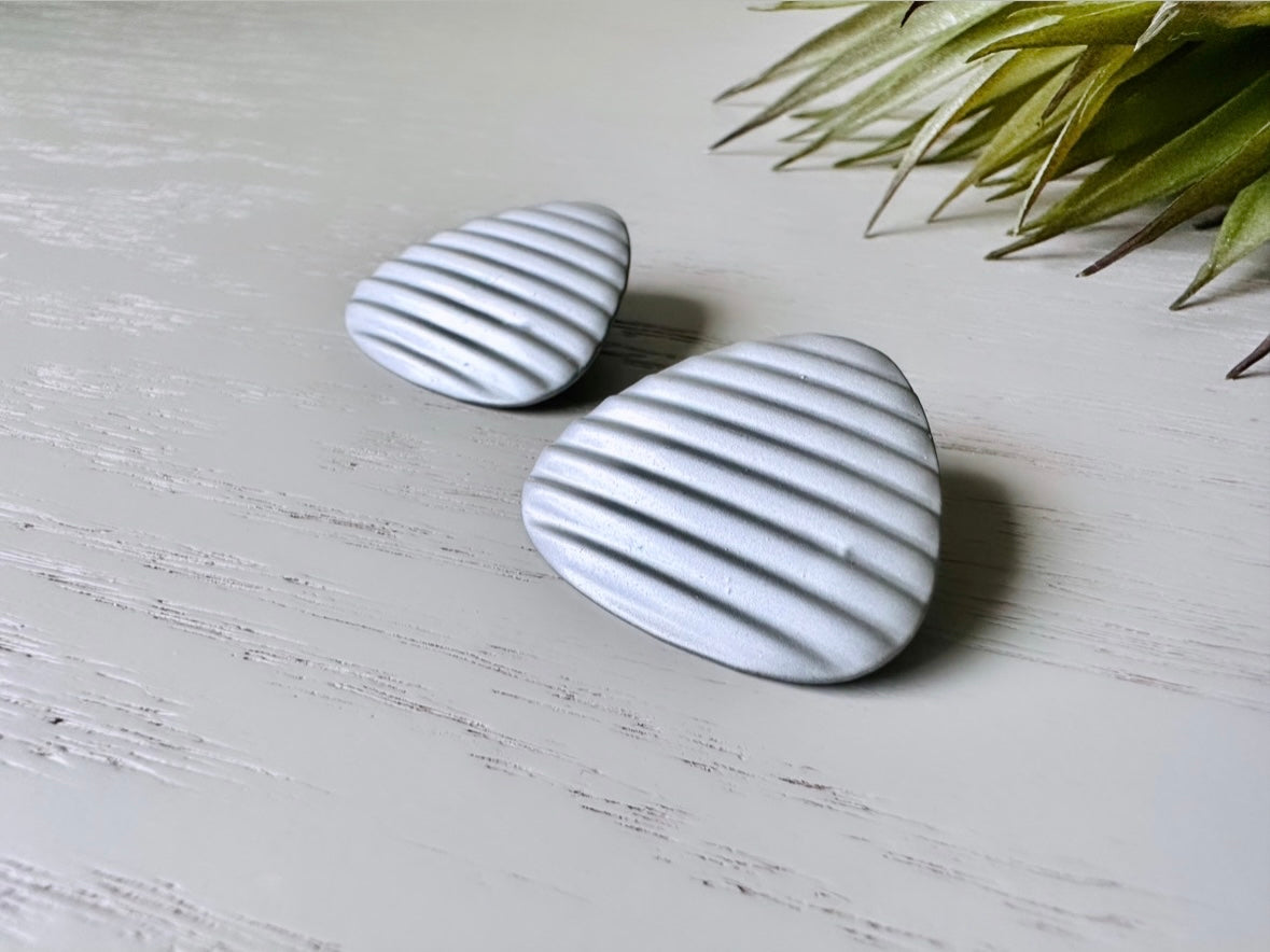 Futuristic Matte Silver 1980's Stud Earrings, Ribbed Geometric Opaque Enamel Earrings, Vintage Silver Grey Pierced Post Earrings