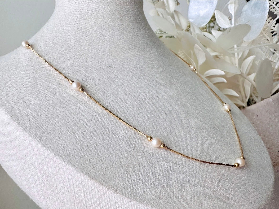 Delicate Pearl Necklace, Vintage Gold Monet Necklace with Cream Pearls, Beautiful Elegant Necklace, Classic Dainty Chain 20"