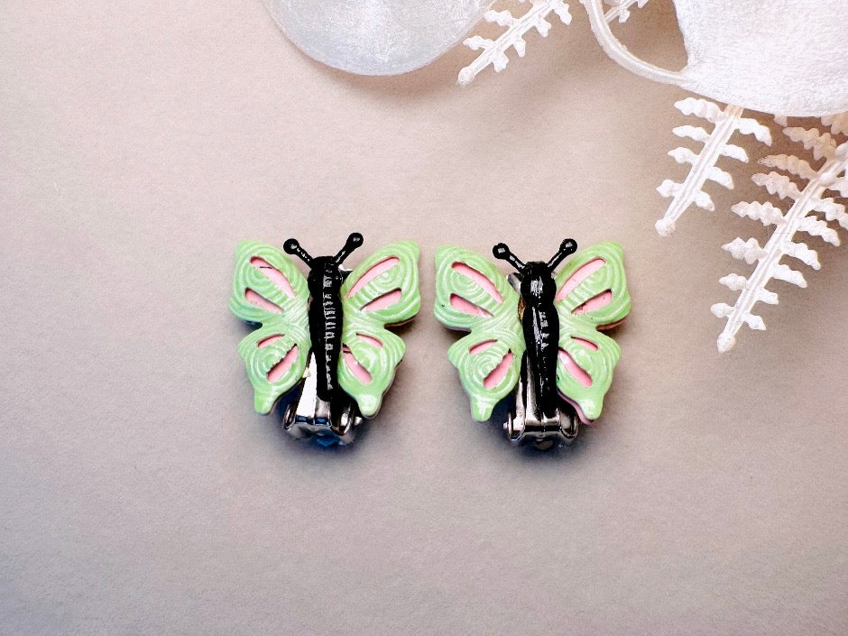 Butterfly Earrings, 1970s Vintage Earrings in Green and Pink, Unique Colorful Enamel Clip-On Statement Earrings, Pretty Pastel Butterflies