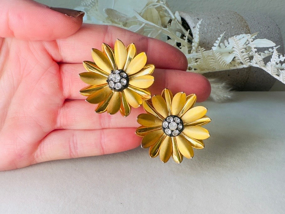 Gold Flower Earrings, Retro 60s Vintage Clip On Earrings with Rhinestones