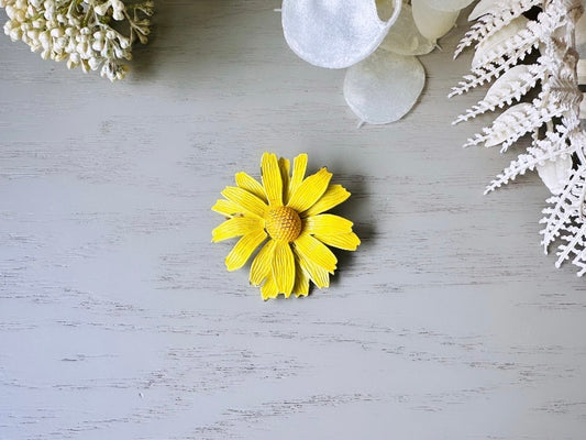 Vintage Yellow Daisy Brooch, 1950s Enamel Flower Brooch, Sunny Yellow Floral Enamel Pin Vintage 50s Shabby Chic Whimsy Brooch