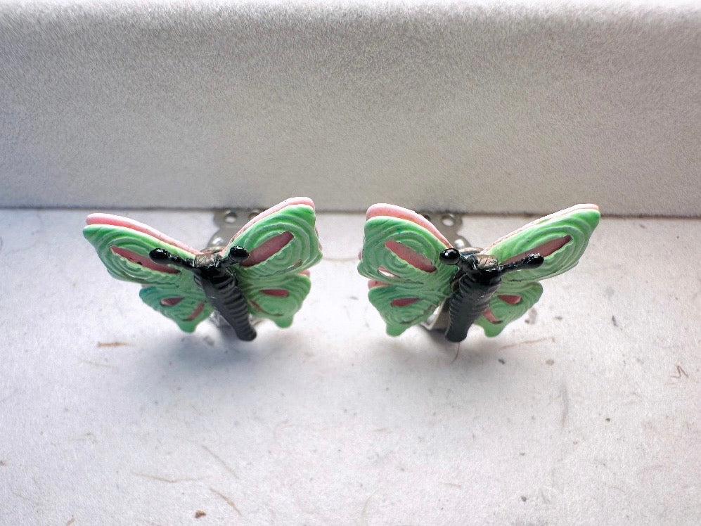 Butterfly Earrings, 1970s Vintage Earrings in Green and Pink, Unique Colorful Enamel Clip-On Statement Earrings, Pretty Pastel Butterflies