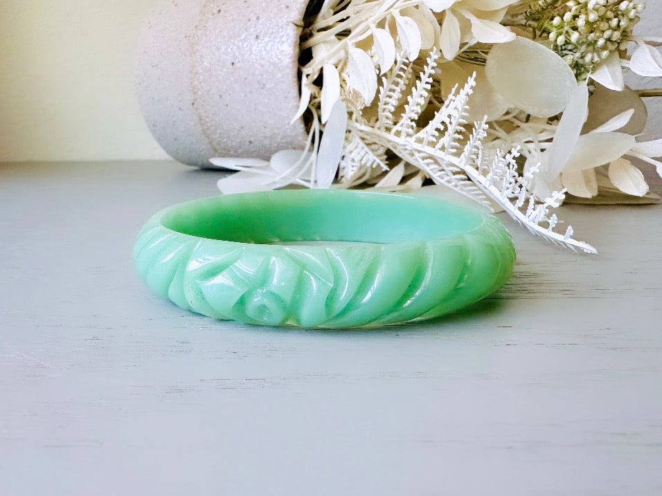 Vintage Carved Green Jade Bangle Bracelet, 1970s Vintage Chunky Band Bracelet, Minty Green Beautiful Earthy Boho Bangle, Stackable Bracelet