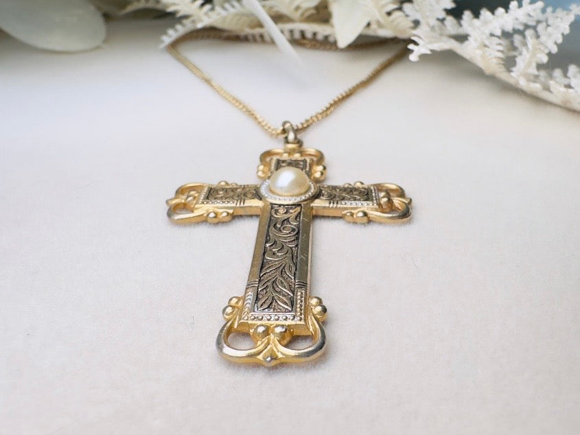 Vintage Gold-Tone Damascene Cross Pendant Necklace with Faux Pearl