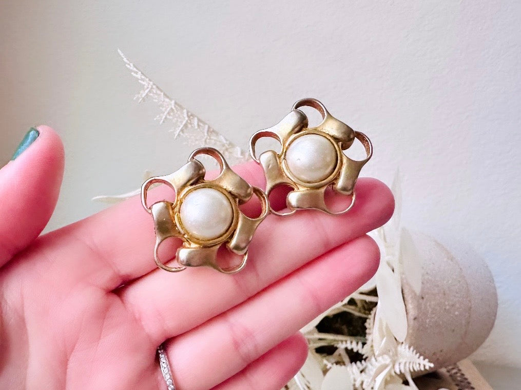 Vintage Pearl Earrings with Gold Chain Border Vintage Clip On Earrings, Classic Gold Earring 1" Clip-Ons for Non-Pierced Ears, Old Hollywood