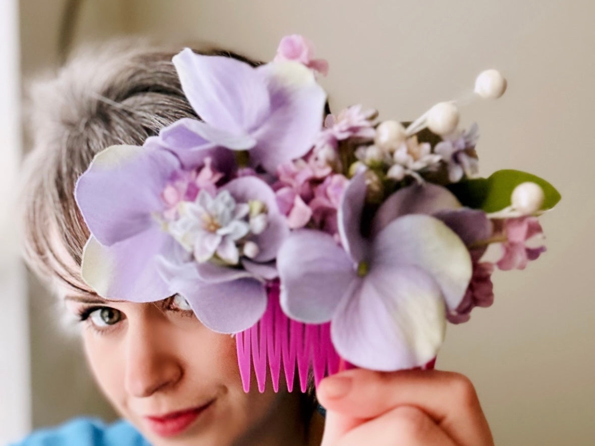 Purple Flower Hair Comb, Gorgeous Spring Bride Hair Comb, Bridal Hair Flowers, Dreamy Floral Wedding Comb, Lilac Floral Hair Accessory