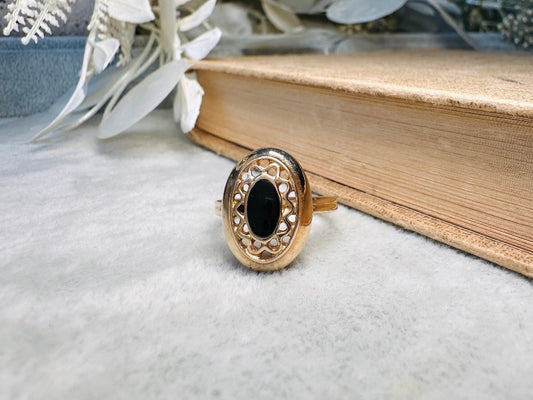Vintage 1970s Ring, Black and Gold 1979 Sarah Coventry Jet Filigree Ring, Shiny Gold Filigree Oval Ring with Faux Onyx Enamel Center, Size 7