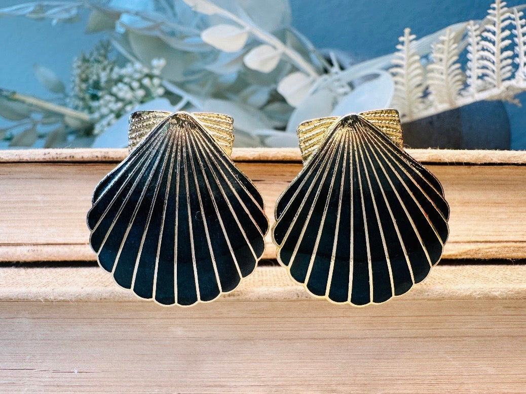 Vintage Black Shell Earrings, Gold Scallop Shaped Cloisonné Earrings, Black Enamel 80's Clip On Earrings, Whimsical Beach Summer Jewelry