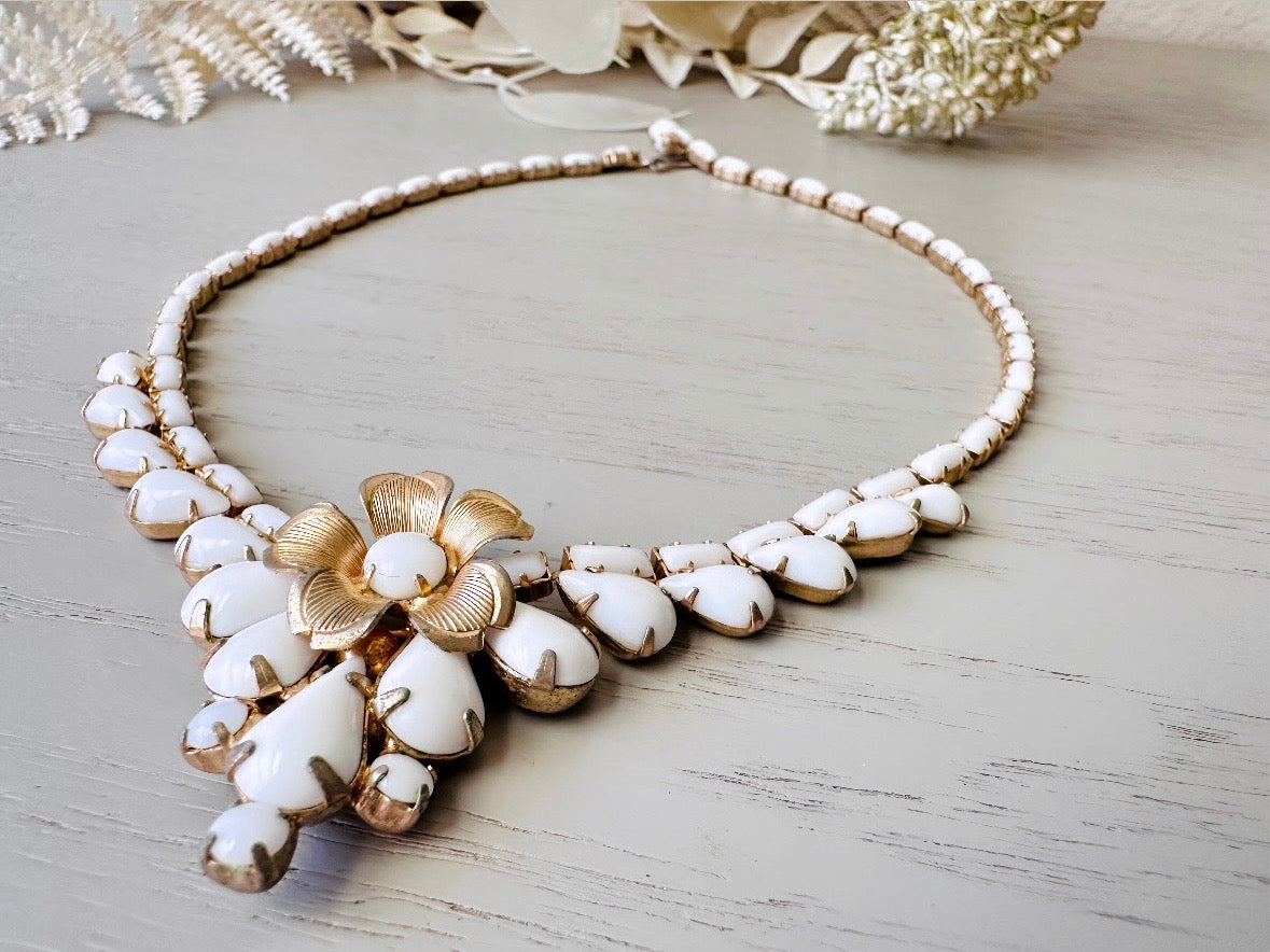 Vintage WEISS Necklace, White Milk Glass Necklace, Gold 15" Flower Choker with Prong Set Vintage Milk Glass, Romantic Choker Necklace