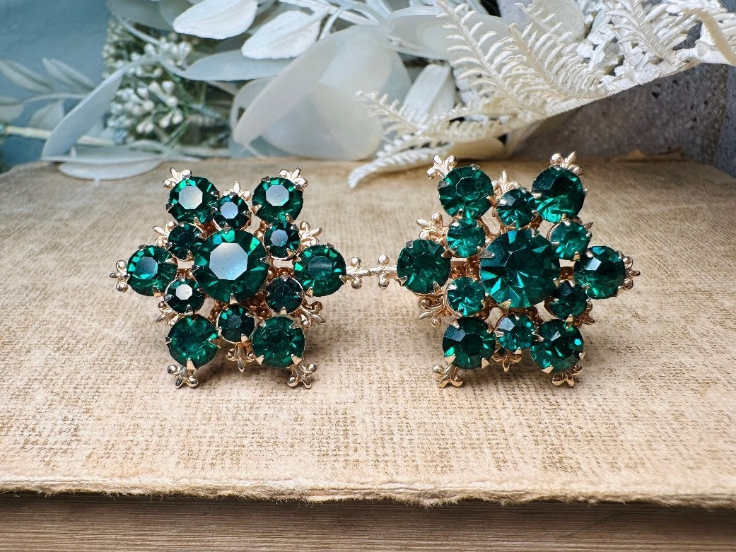 Emerald Cocktail Earrings, Big Green Vintage Rhinestone Earrings, Starburst Glam 1960's Emerald Green Crystal Clip On Earrings