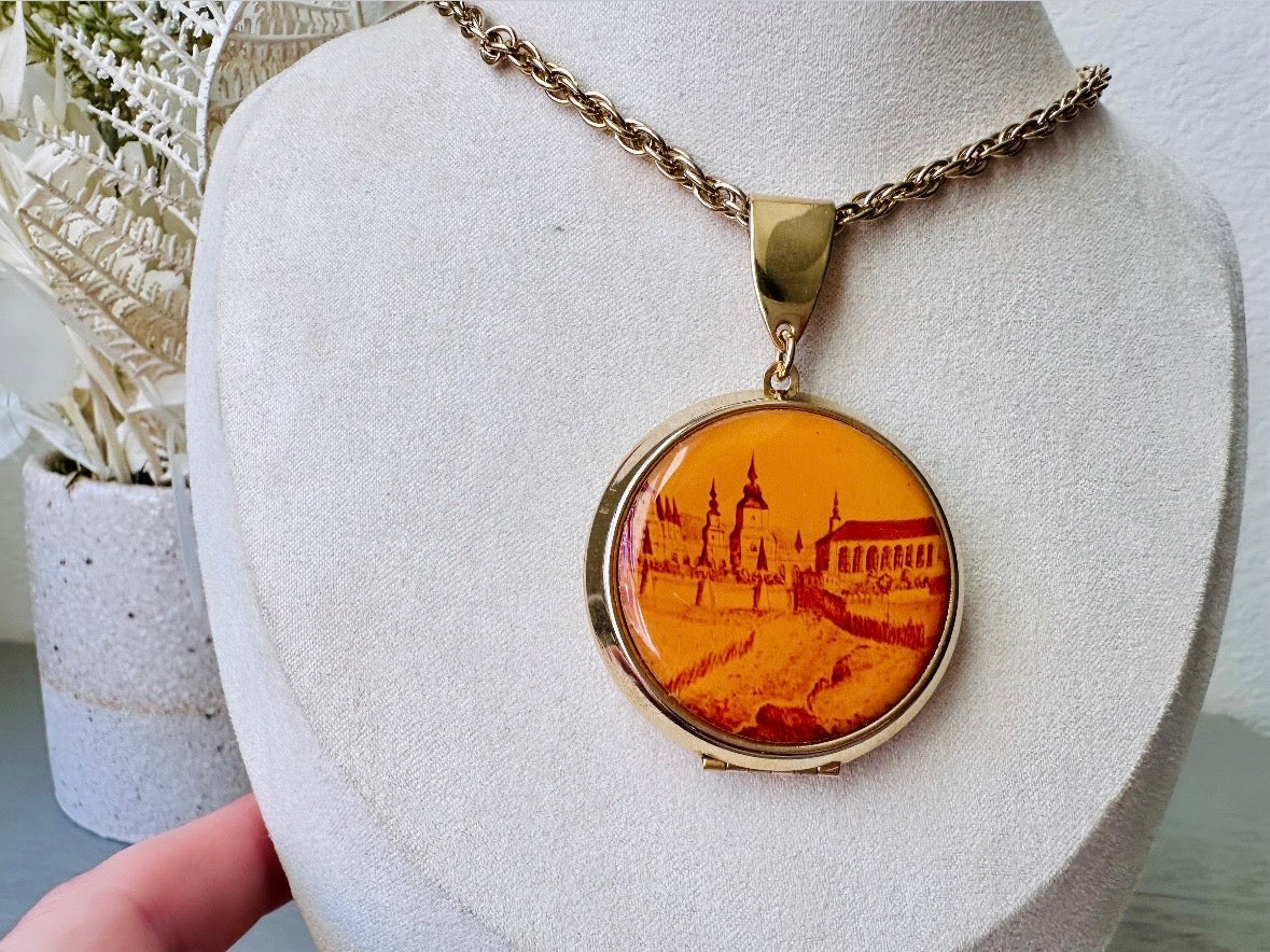 Vintage Locket Necklace, 1970s Vintage Necklace with Red Orange City, Keepsake Jewelry, Antique Gold Victorian Revival Necklace