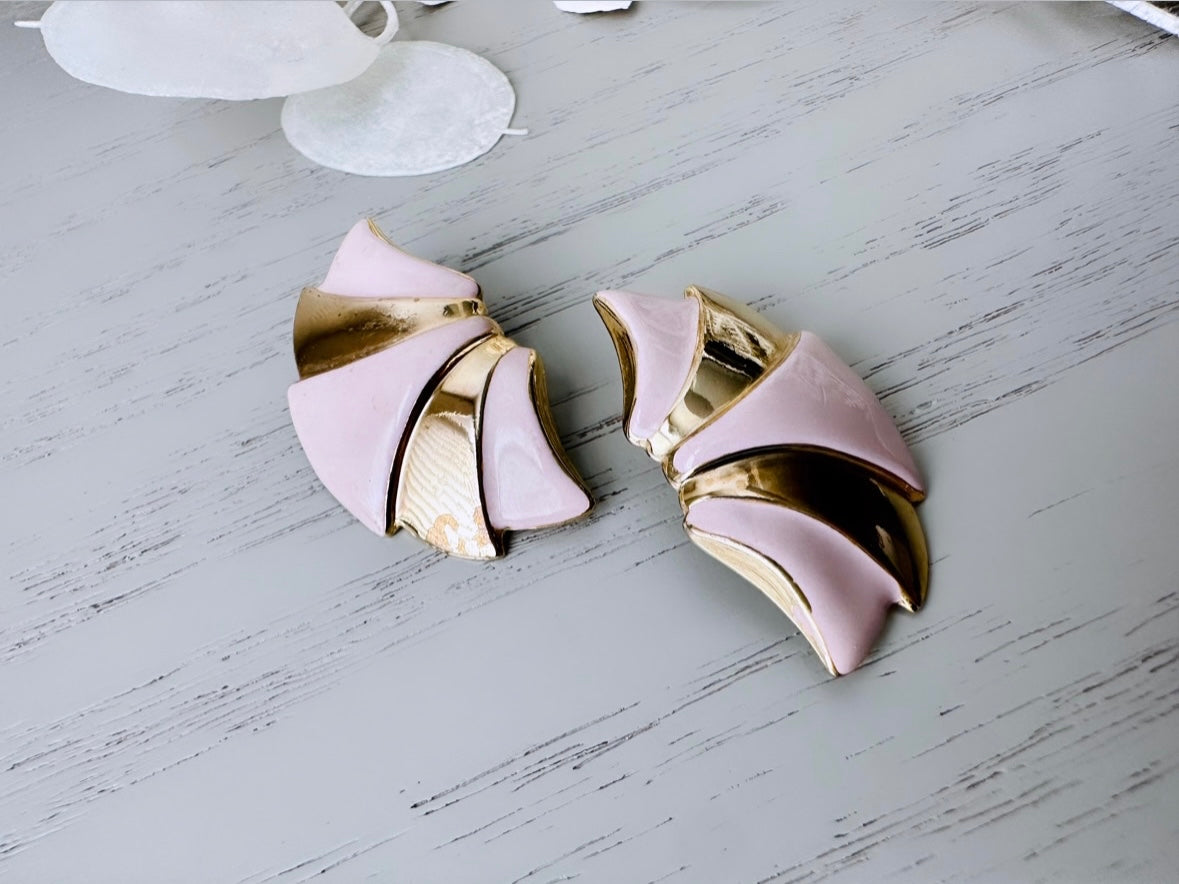 Pink and Gold Wing Earrings, Pretty Vintage Enamel Earrings, Light Blush Pink Cute Enamel Fan 1980's Earrings, Fun Retro Pop Vintage Earrings