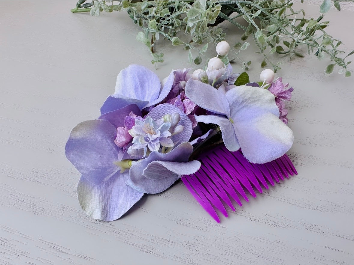 Purple Flower Hair Comb, Gorgeous Spring Bride Hair Comb, Bridal Hair Flowers, Dreamy Floral Wedding Comb, Lilac Floral Hair Accessory