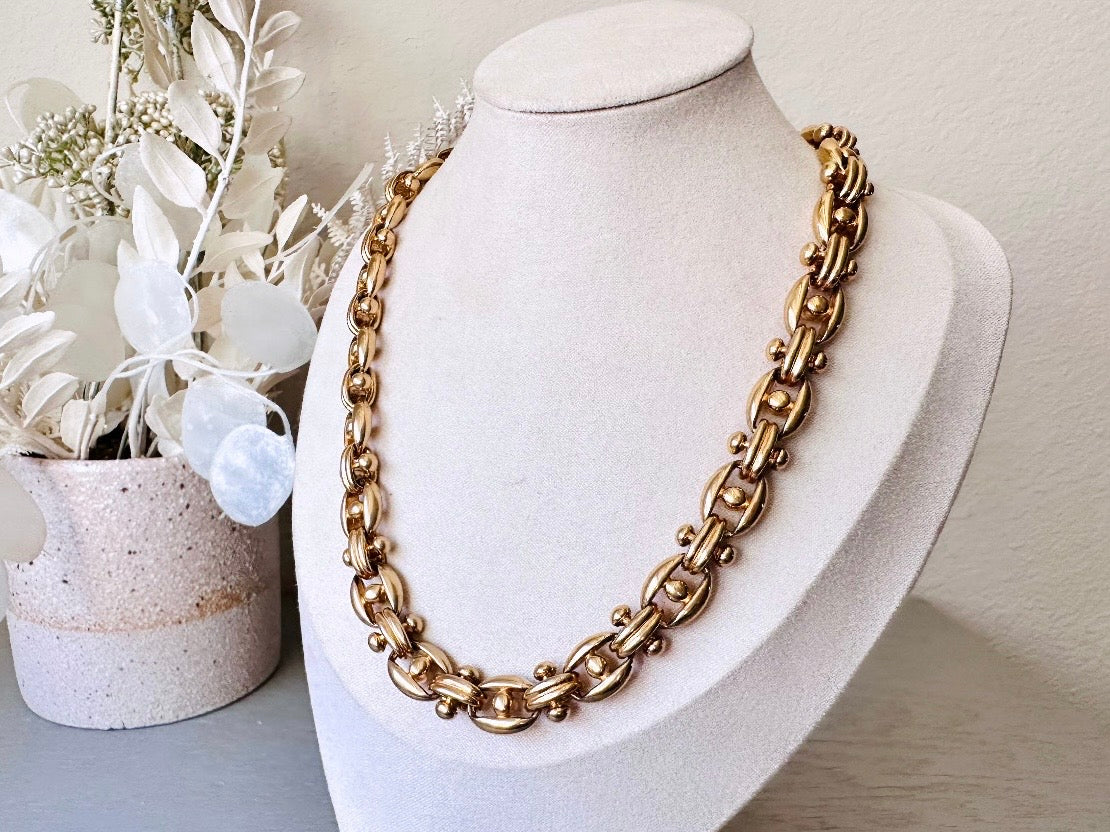 Gold Chain Choker, Vintage Antique Gold Chain Necklace, Unsigned Interlocking Necklace, Gold Plated 1970s Vintage, Great for Layering