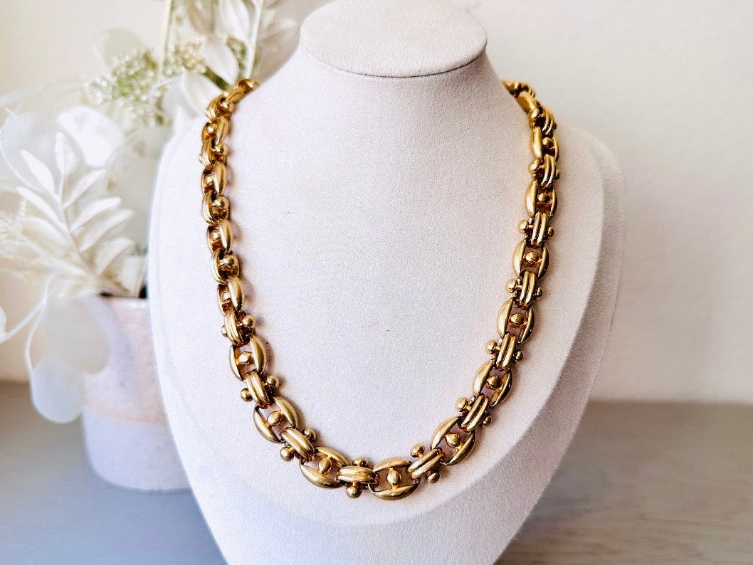 Gold Chain Choker, Vintage Antique Gold Chain Necklace, Unsigned Interlocking Necklace, Gold Plated 1970s Vintage, Great for Layering