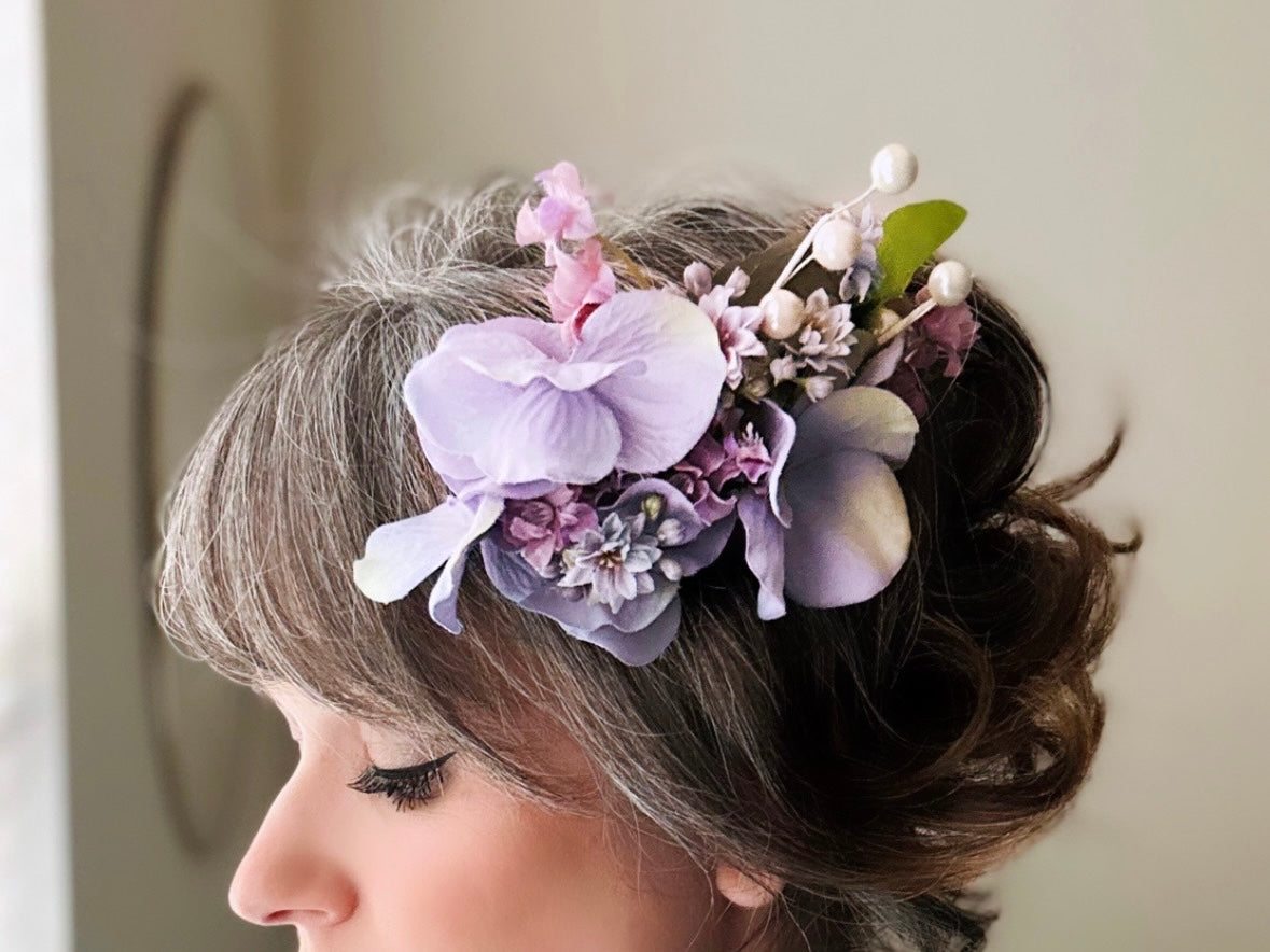 Purple Flower Hair Comb, Gorgeous Spring Bride Hair Comb, Bridal Hair Flowers, Dreamy Floral Wedding Comb, Lilac Floral Hair Accessory