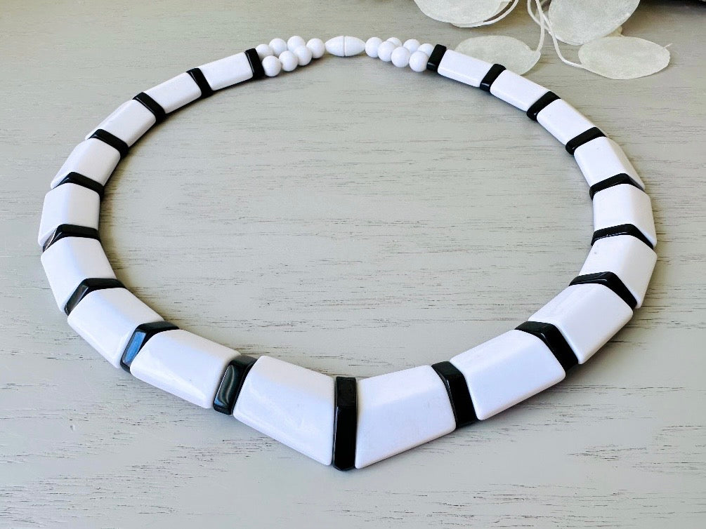 Black and White Vintage Necklace, Vintage Chunky Striped Acrylic Statement Necklace, 1980s does 1960s Retro Mod Collar Necklace