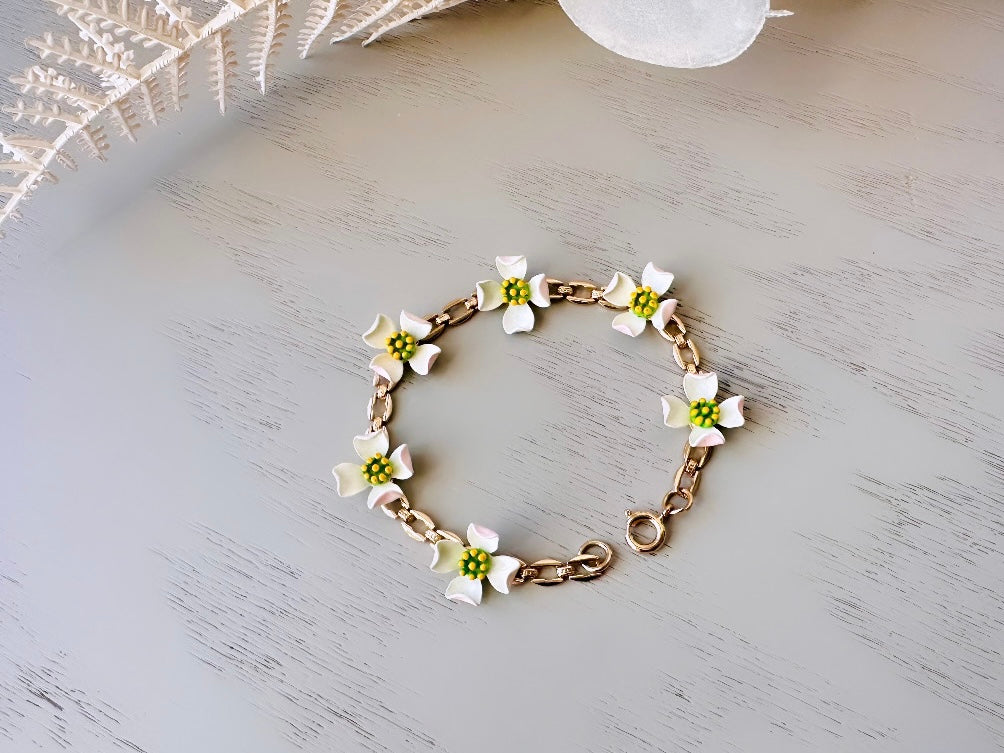 1960's Vintage White Flower Link Bracelet, VTG White Enamel Dogwood Flower 7" Bracelet, Gold Chain, Detailed Green & Blush Upturned Petals