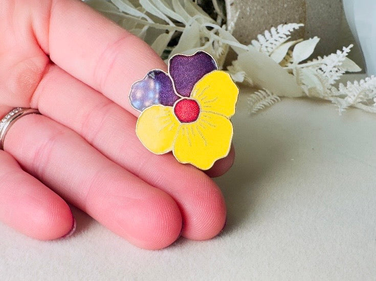 Pansy Flower Ring, Vintage 1978 Sarah Coventry Spring Beauty Enamel Flower Adjustable Ring in Purple and Yellow