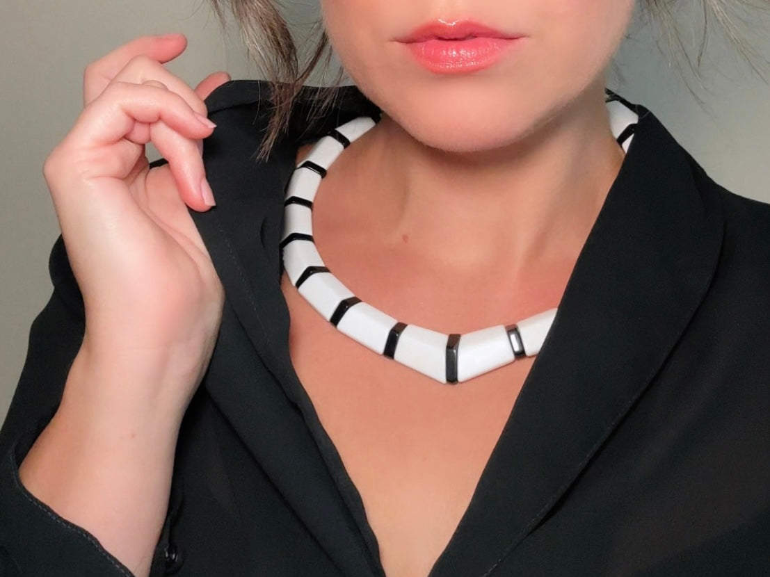 Black and White Vintage Necklace, Vintage Chunky Striped Acrylic Statement Necklace, 1980s does 1960s Retro Mod Collar Necklace