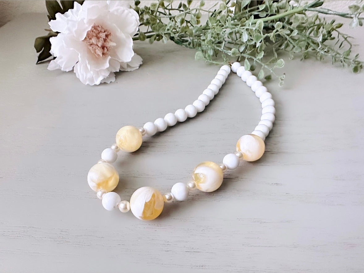 Beaded Acrylic Necklace, Classic Vintage Bead Necklace, Faux Pearl, White and Marbled Gold Necklace, Pretty Neutral Vintage Jewelry