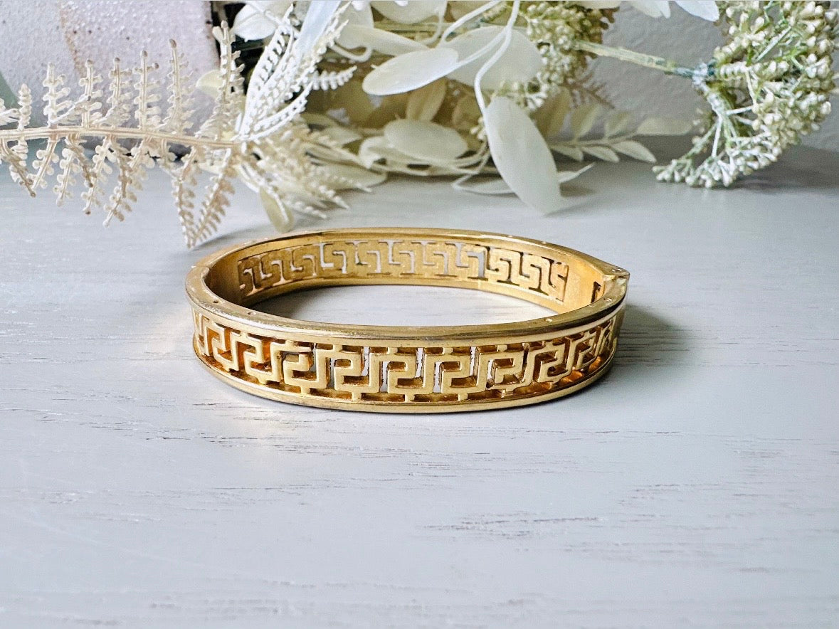 1970s Vintage Gold Greek Key Bracelet, Classic Gold 70s Vintage Bracelet, Textured Etched Gold Hinged Clamper Bracelet for Stacking